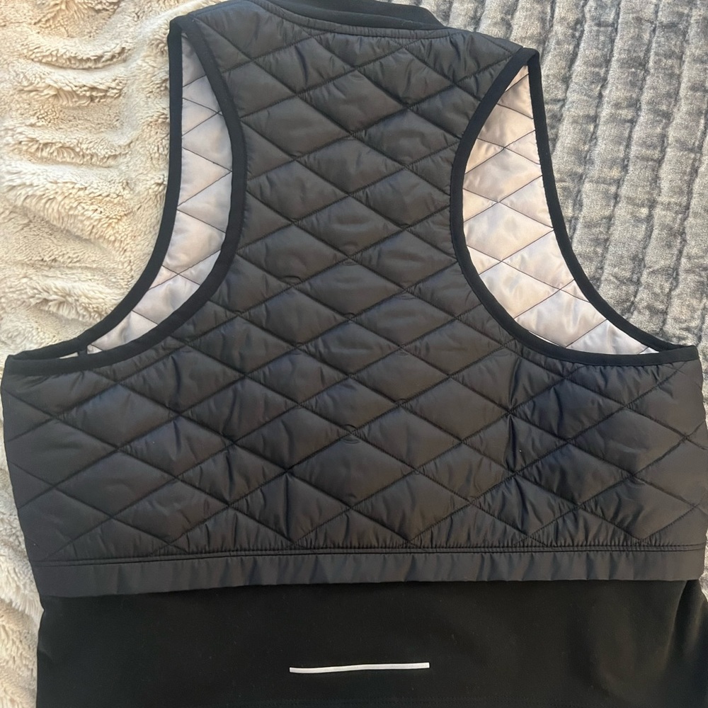Nike running women’s vest barely worn/almost brand new!